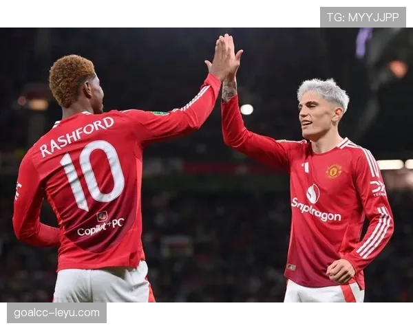 曼联状态持续低迷,球迷呼吁重振士气迎战未来赛事 曼联状态持续低迷,球迷呼吁重振士气迎战未来赛事