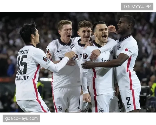 法兰克福火力全开冲击德甲前列,近期强势表现引关注 法兰克福火力全开冲击德甲前列,近期强势表现引关注