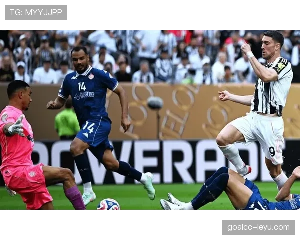 萨索洛主帅战术风格解析：控球主导与高位逼抢的意式革新