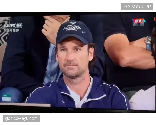 纳达尔又在训练场上活像个考古学家，这身材跟他球风对不上啊！